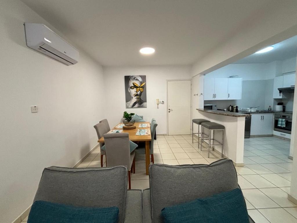 Cozy Apartment In Paphos Beautiful Complex Exterior photo